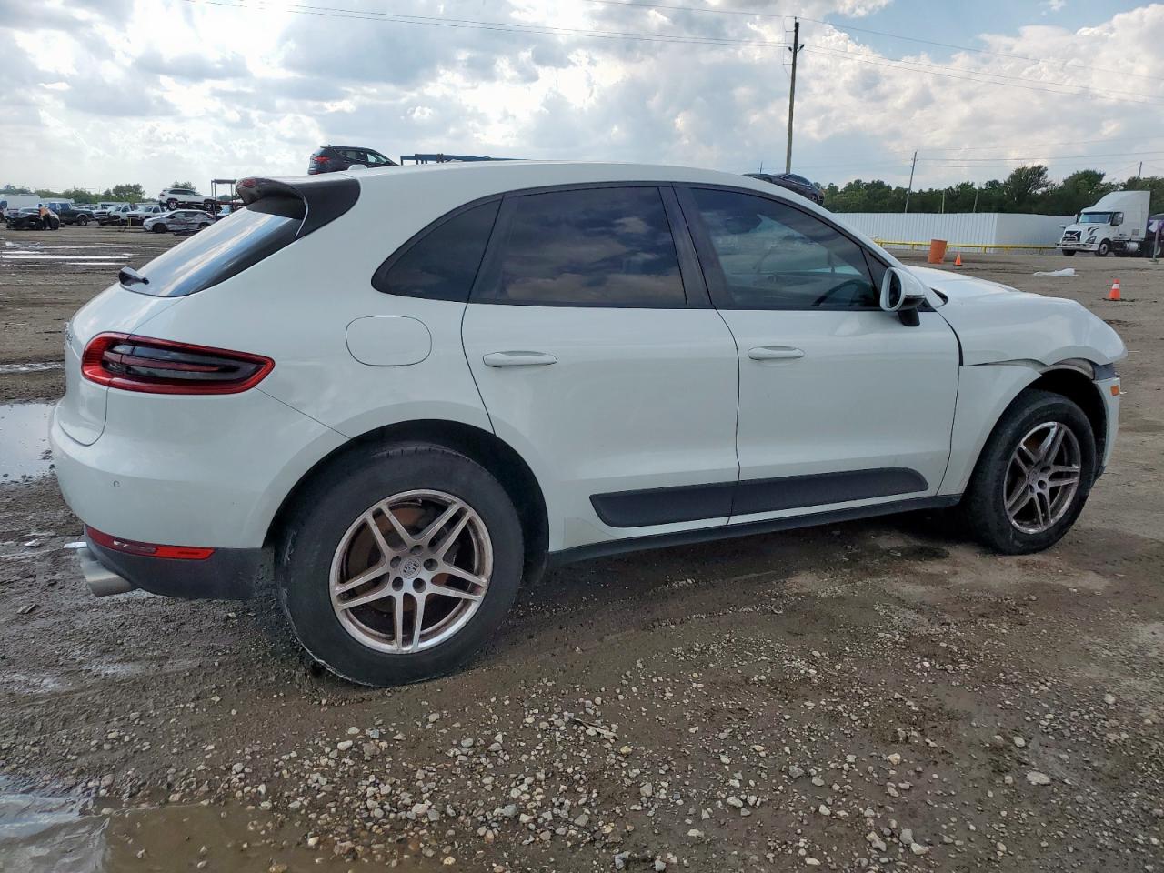 Porsche Macan Image 2