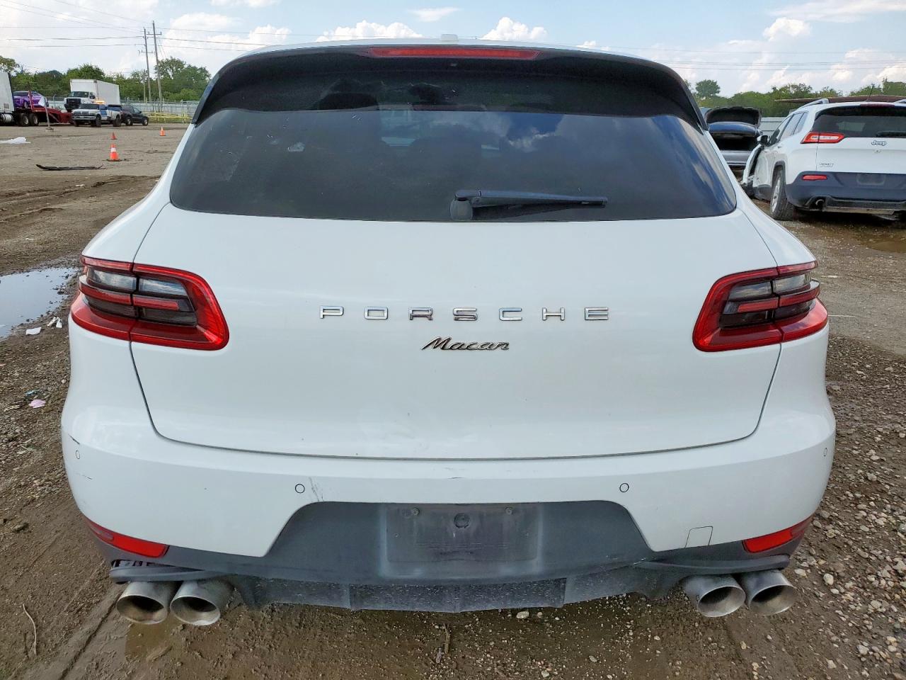 Porsche Macan Image 12