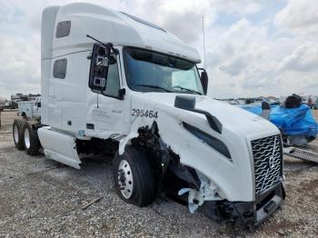  Salvage Volvo Vnl