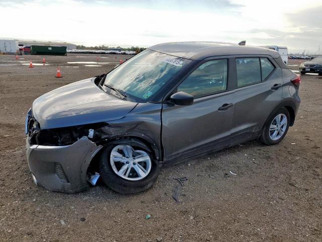  Salvage Nissan Kicks