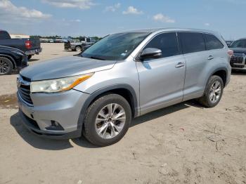  Salvage Toyota Highlander