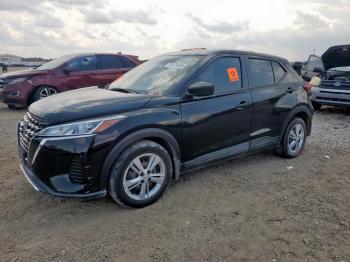  Salvage Nissan Kicks
