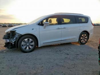  Salvage Chrysler Pacifica