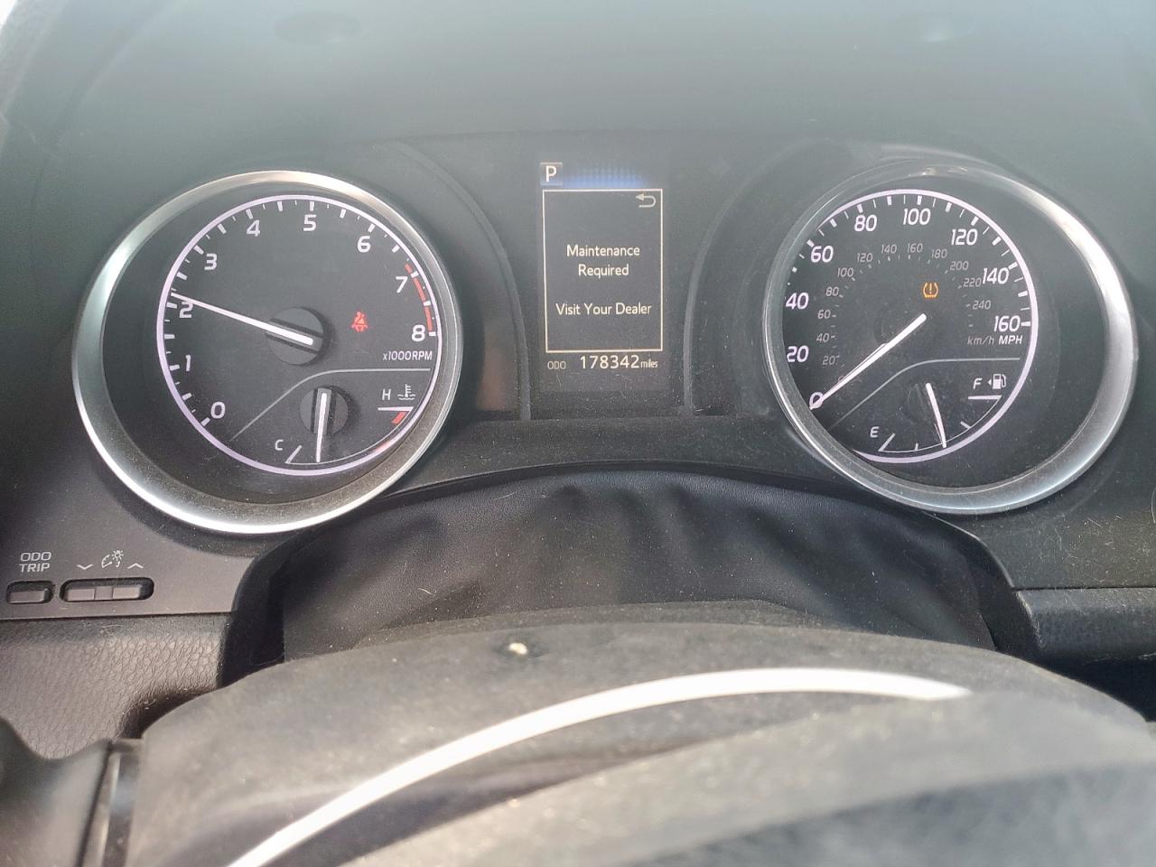 Toyota Camry L Image 9