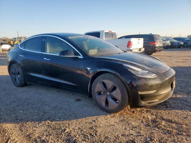 Tesla Model 3 Image 4