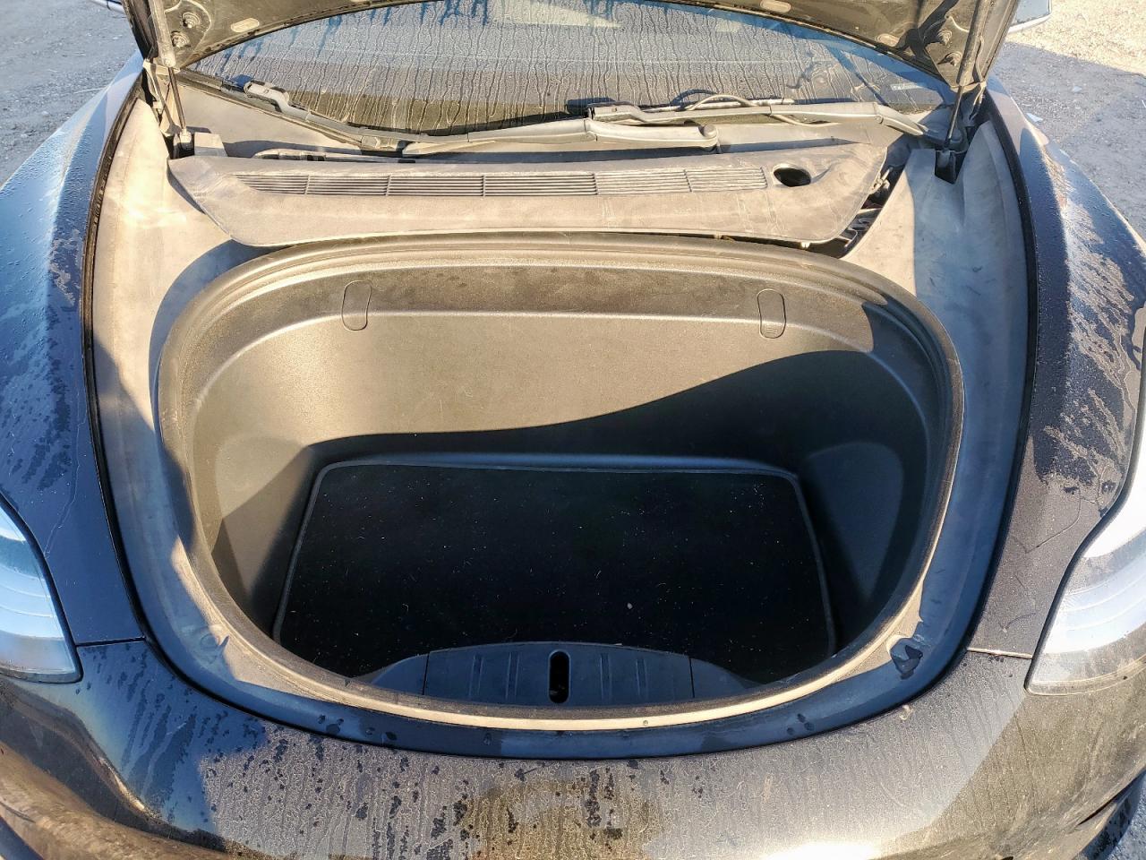 Tesla Model 3 Image 8