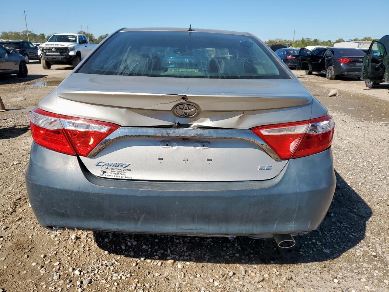 Toyota Camry Le Image 4