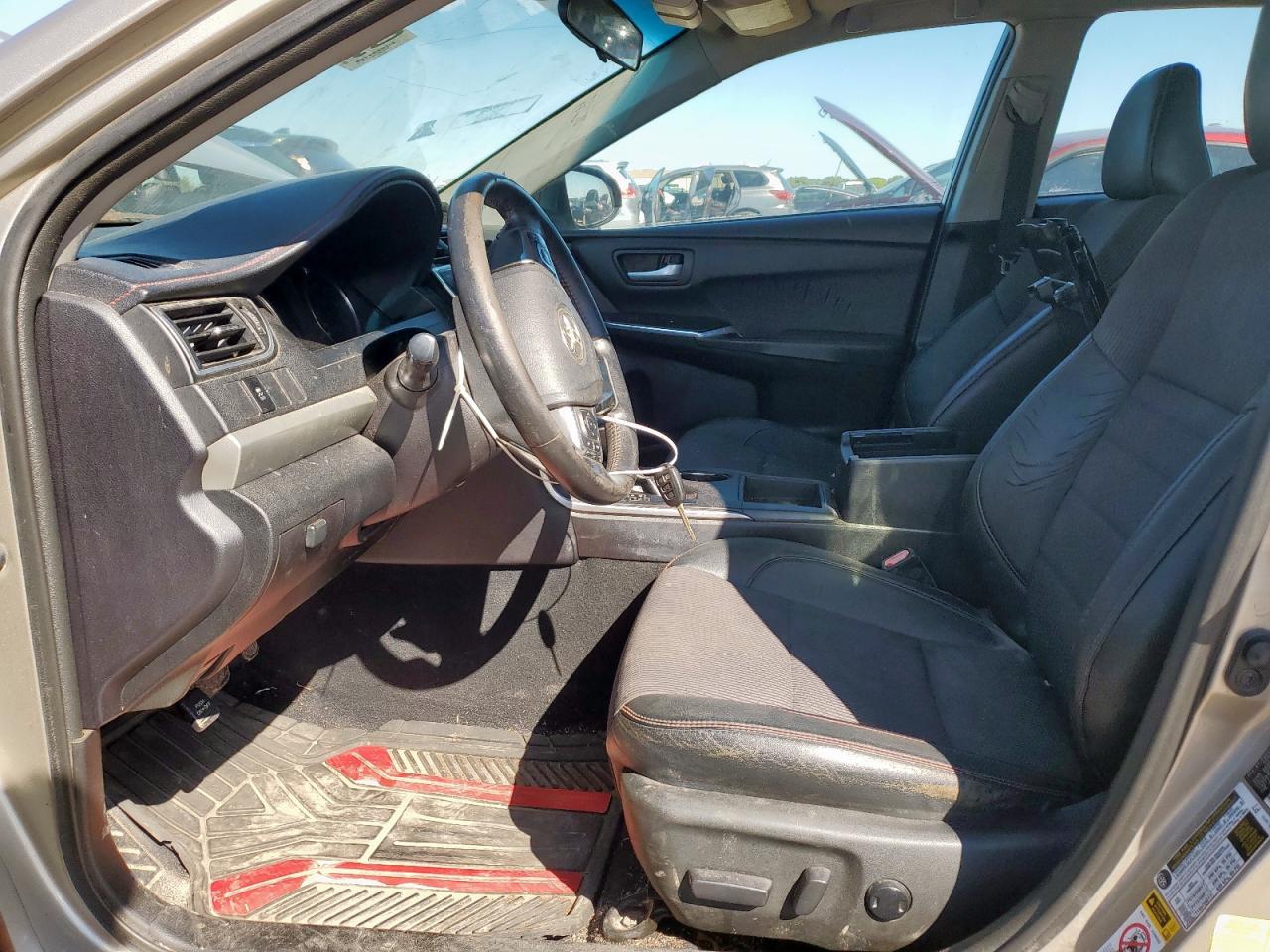 Toyota Camry Le Image 3