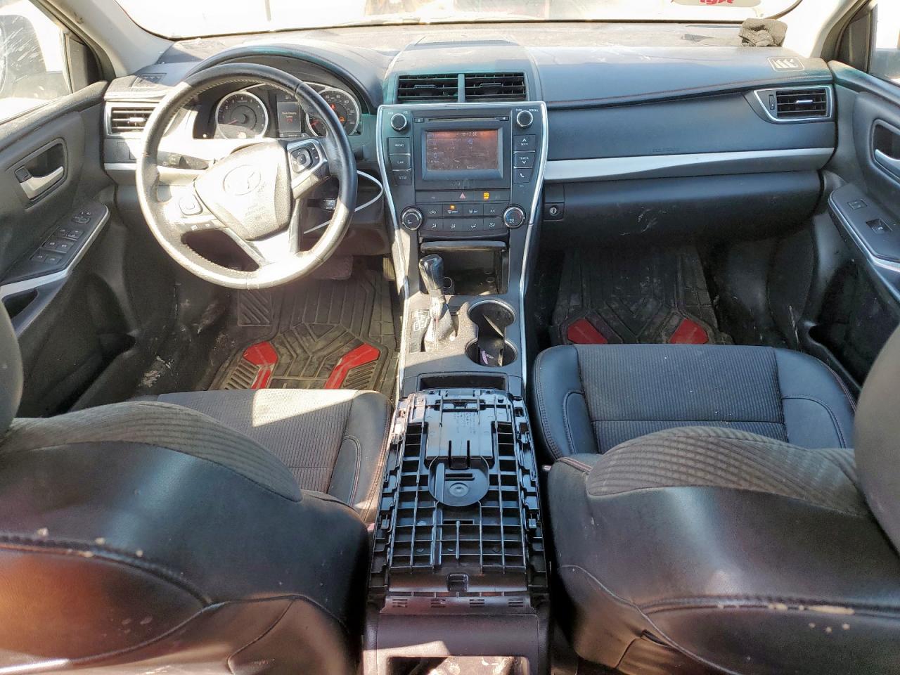 Toyota Camry Le Image 10