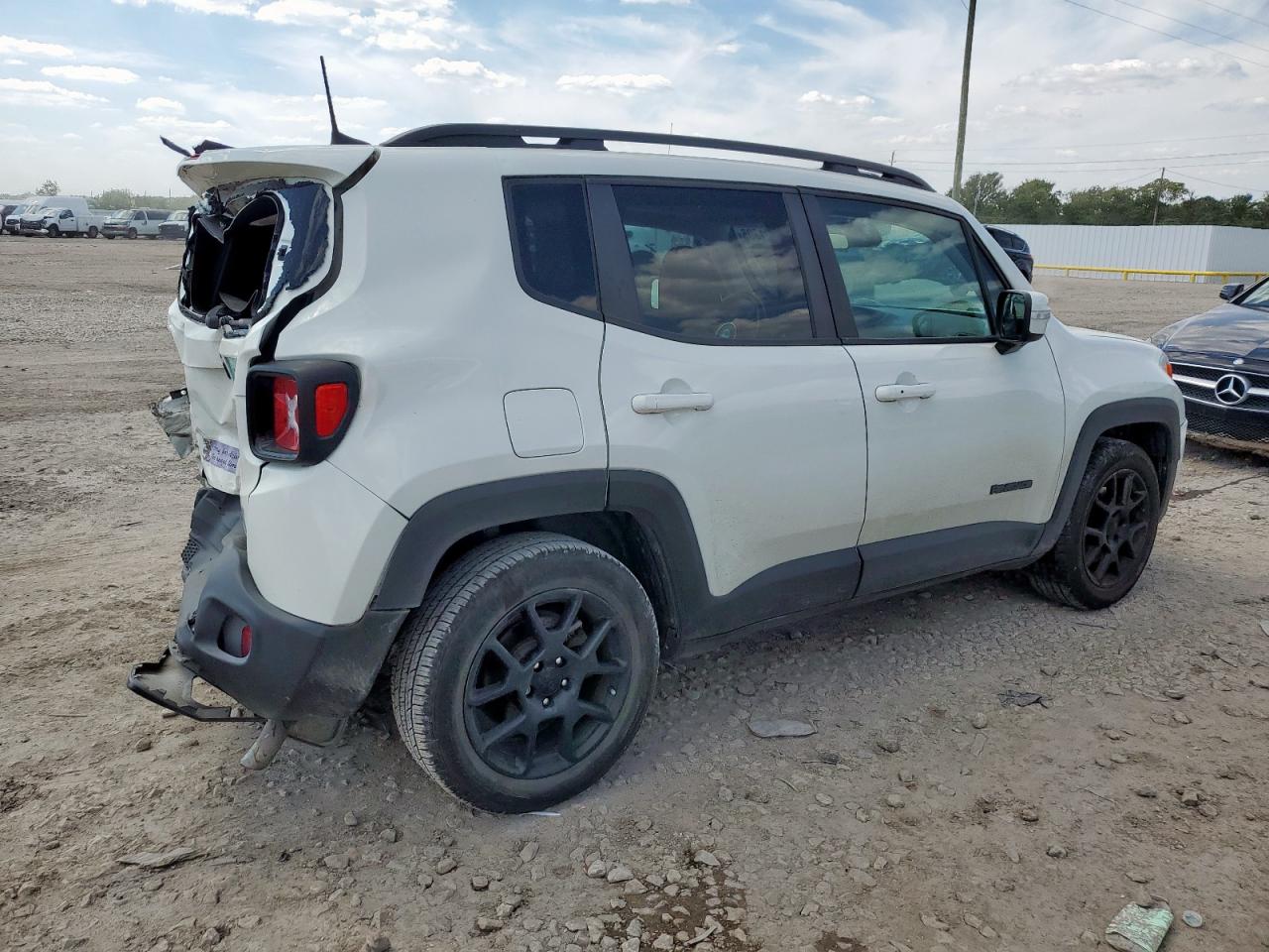 Jeep Renegade Latitude Image 4