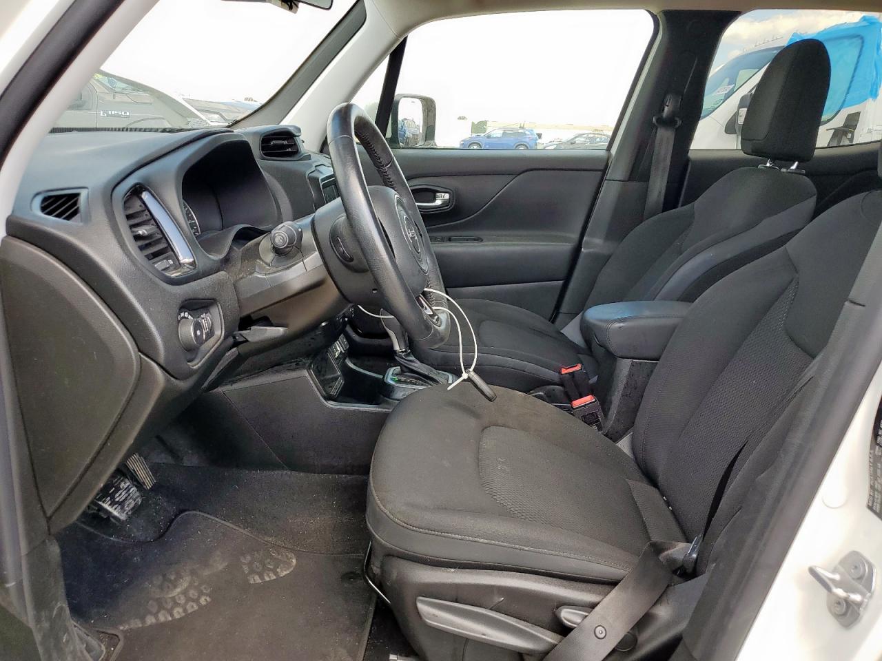 Jeep Renegade Latitude Image 10