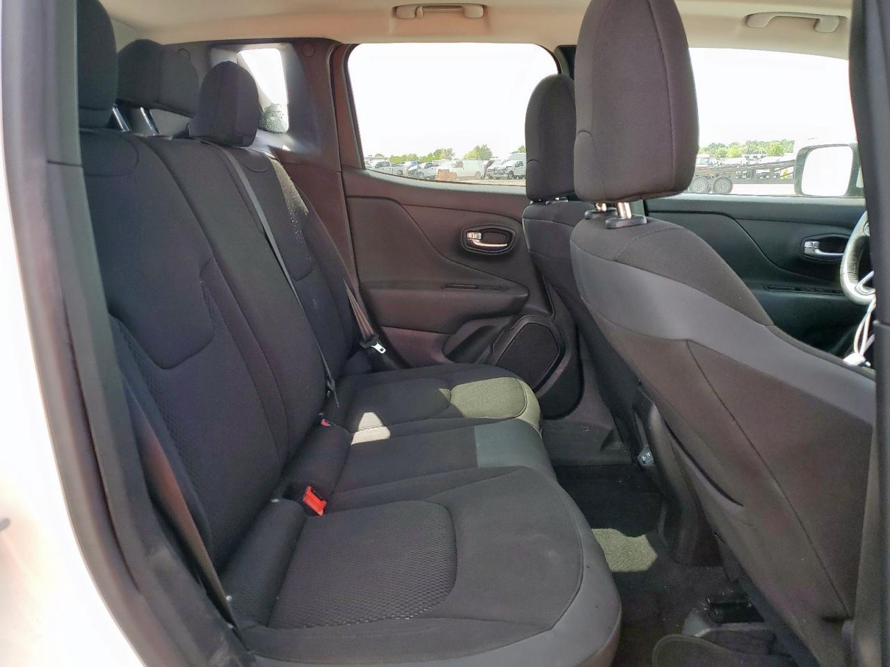 Jeep Renegade Latitude Image 8