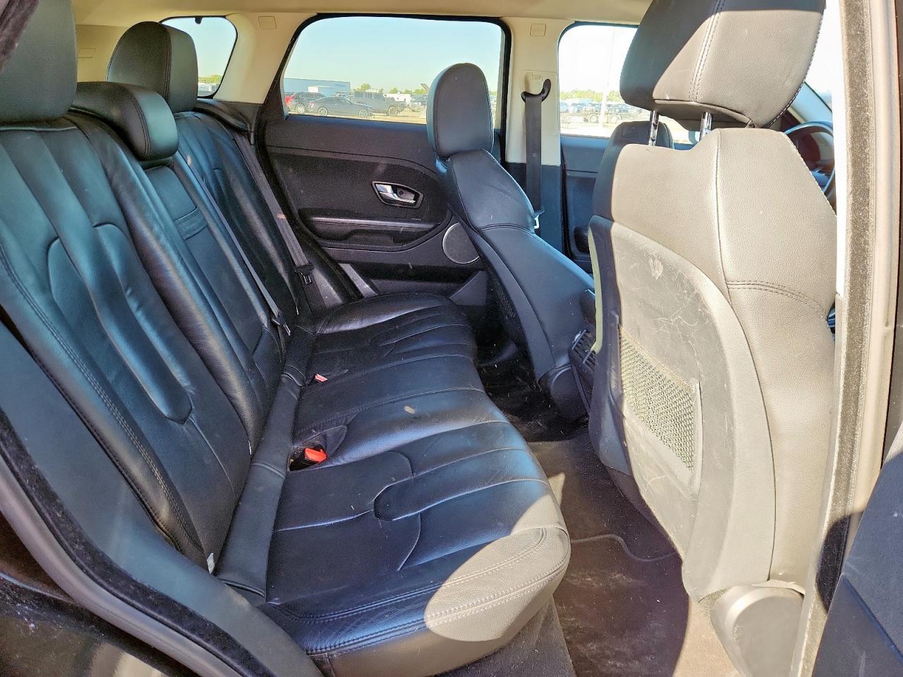 Land Rover Range Rover Pure Premium Image 12