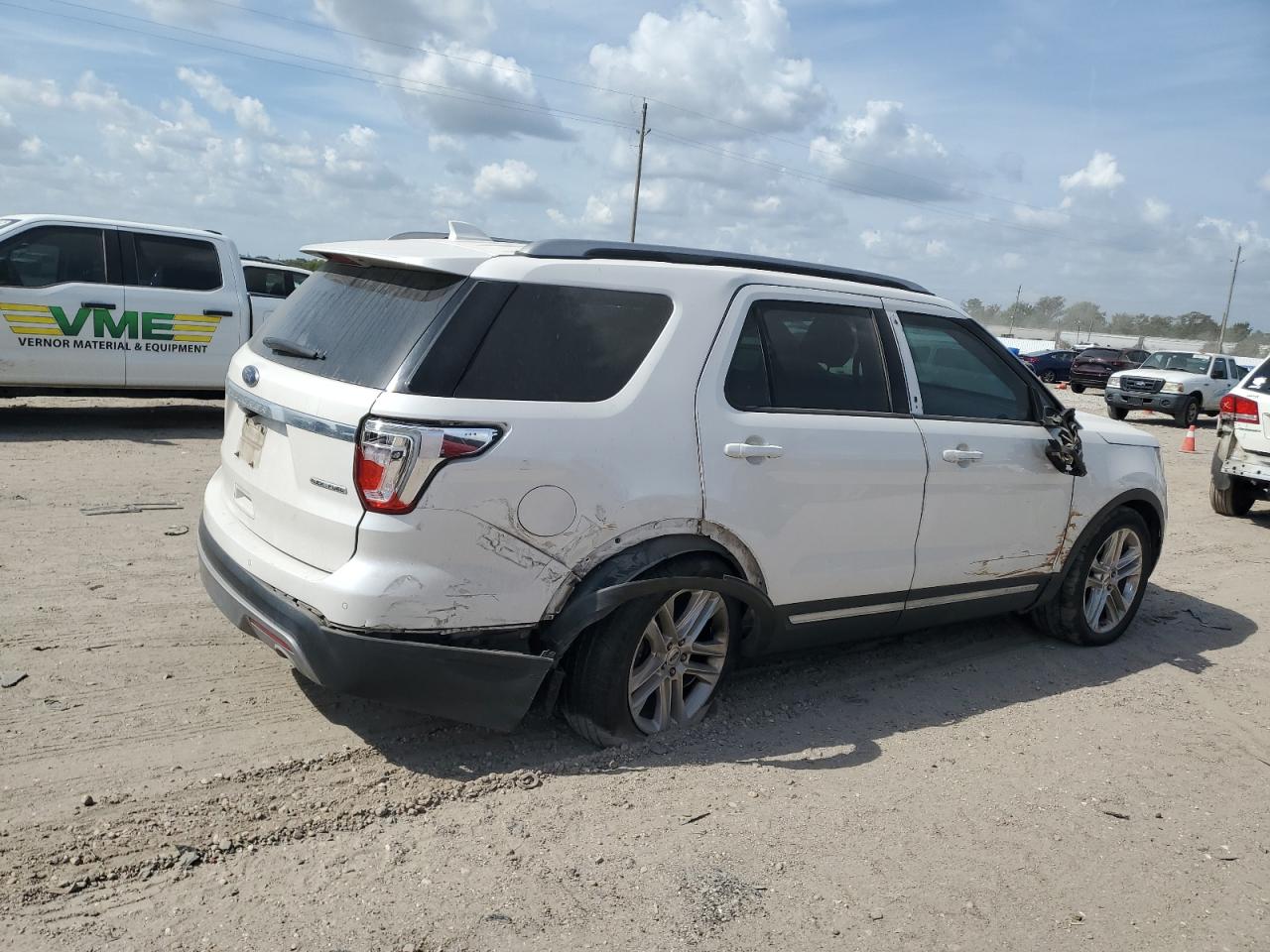 Ford Explorer Xlt Image 6