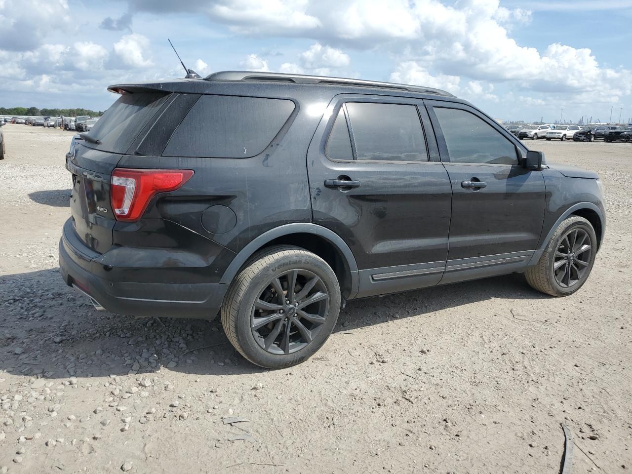 Ford Explorer Xlt Image 13