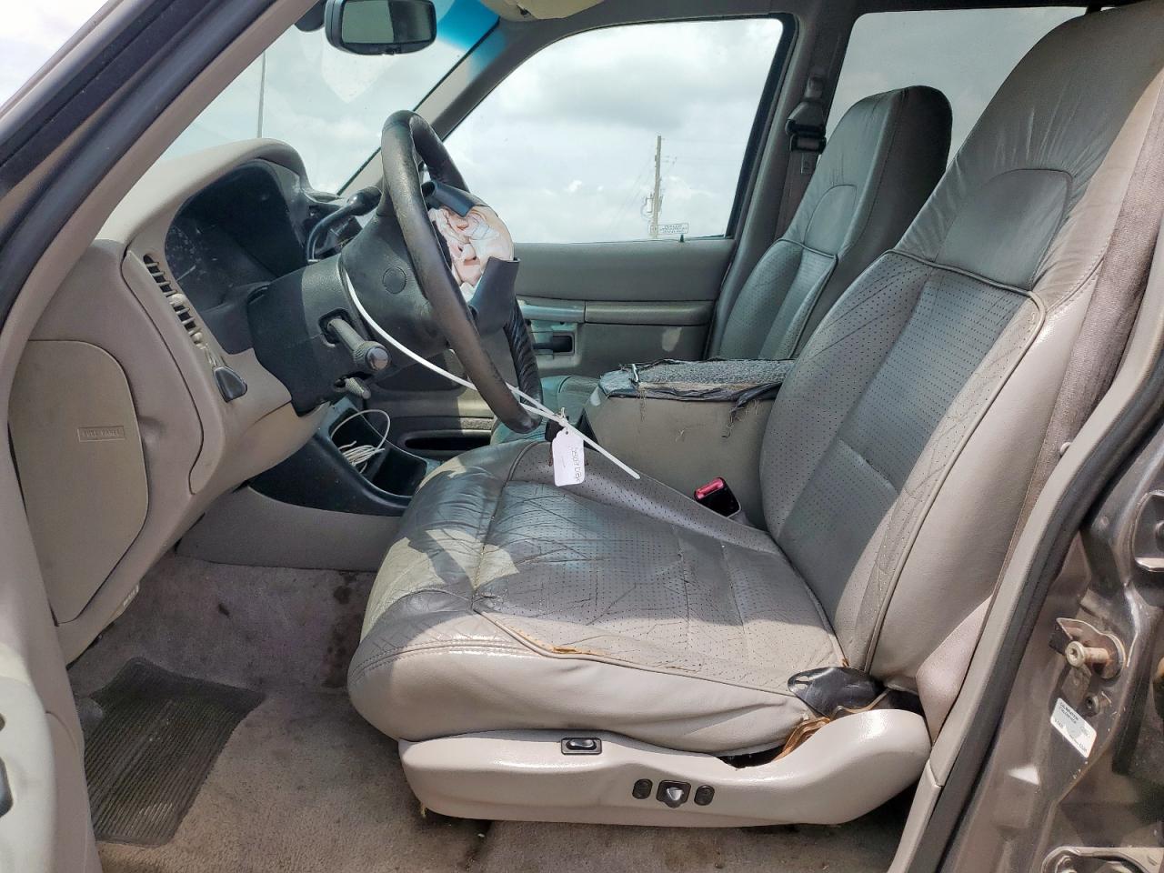 Ford Explorer Image 9