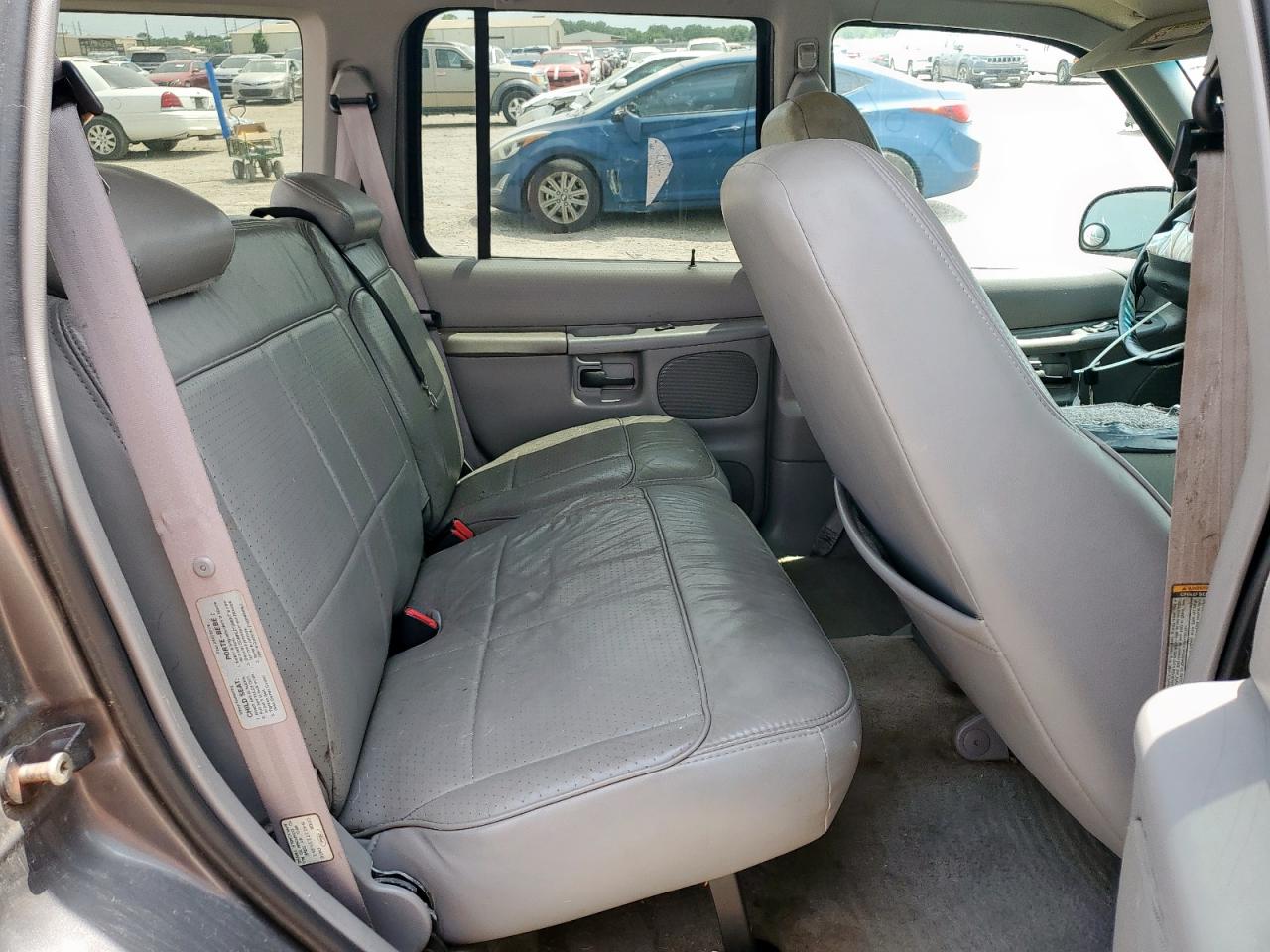 Ford Explorer Image 5