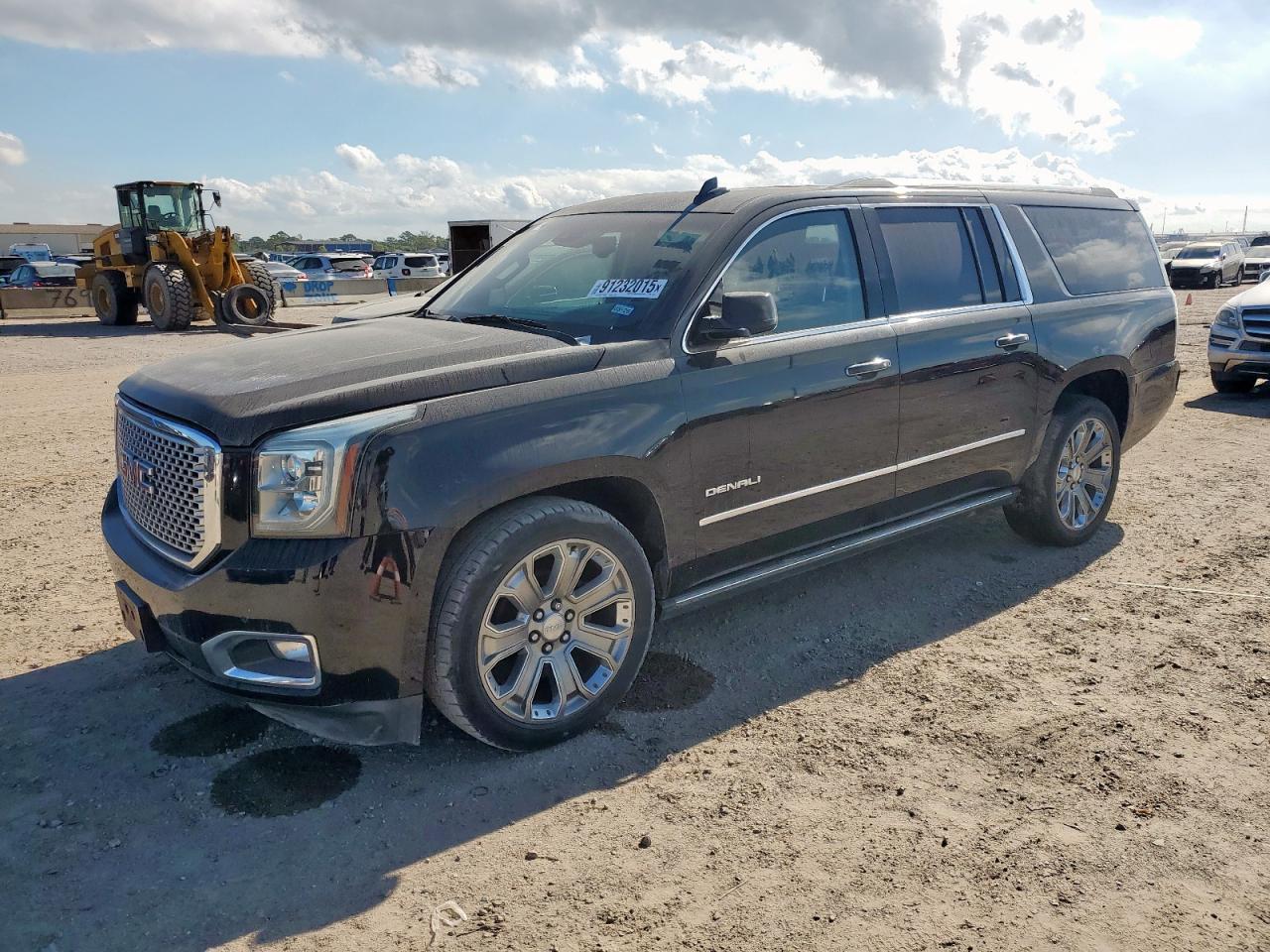 GMC Yukon Denali Image 1