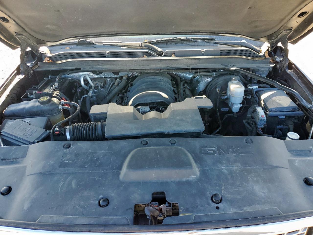 GMC Yukon Denali Image 9