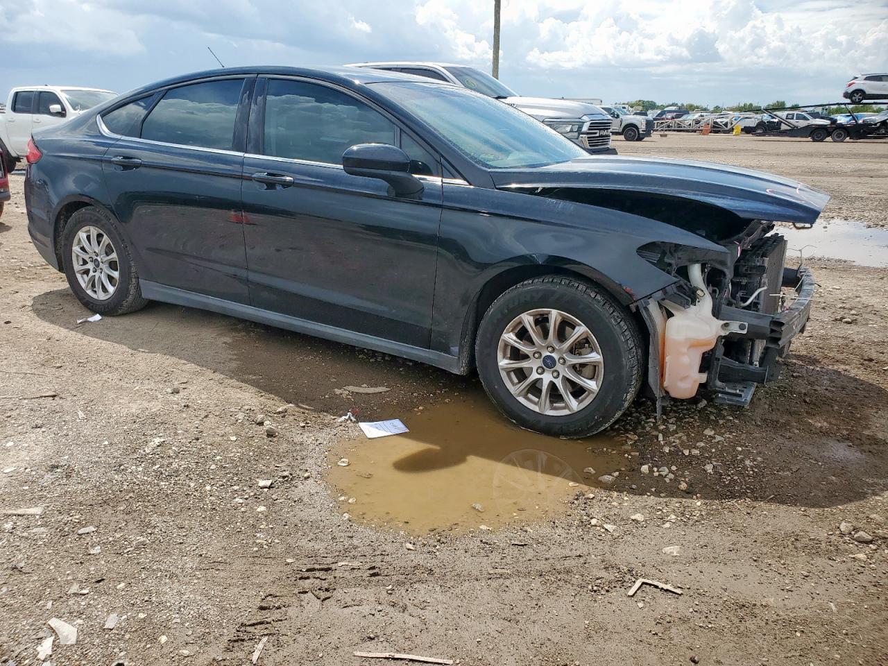 Ford Fusion S Image 2