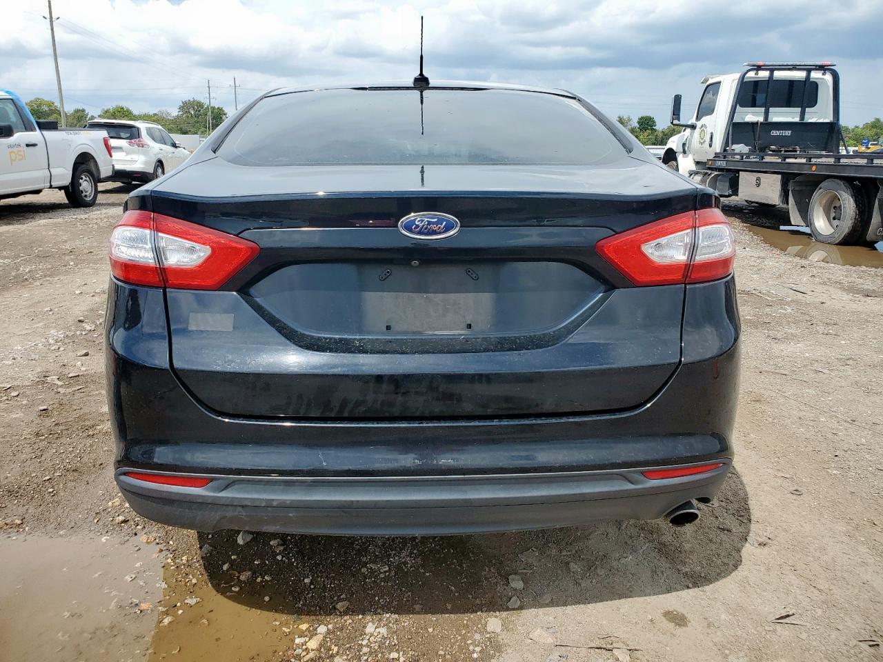 Ford Fusion S Image 10