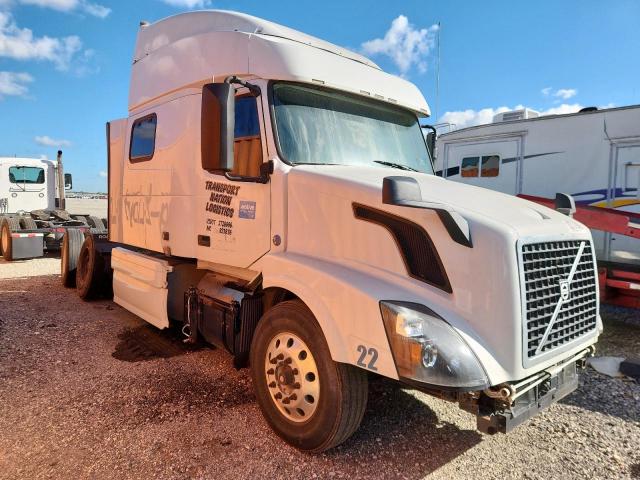  Salvage Volvo Vnl