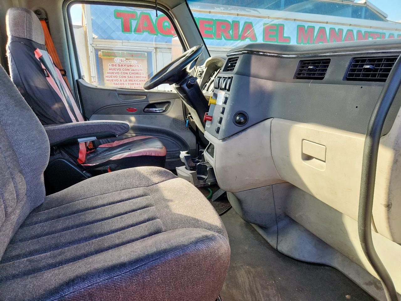 Peterbilt Tractor 579 Image 10