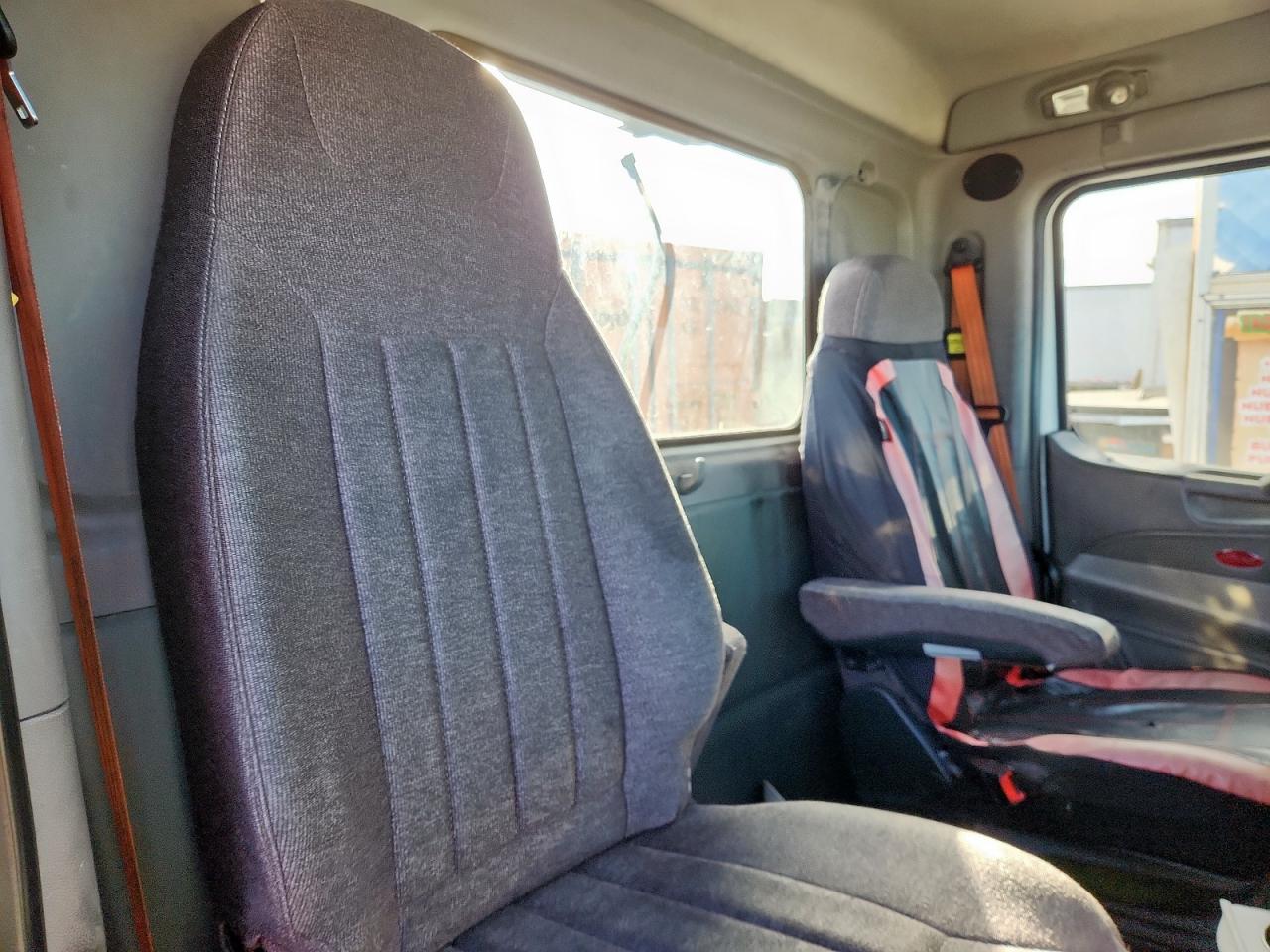 Peterbilt Tractor 579 Image 3