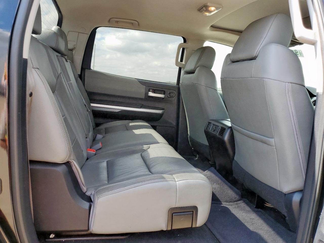 Toyota Tundra Crewmax Limited Image 6