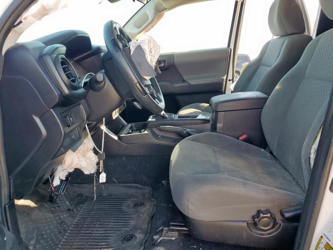 Toyota Tacoma Access Cab Image 5