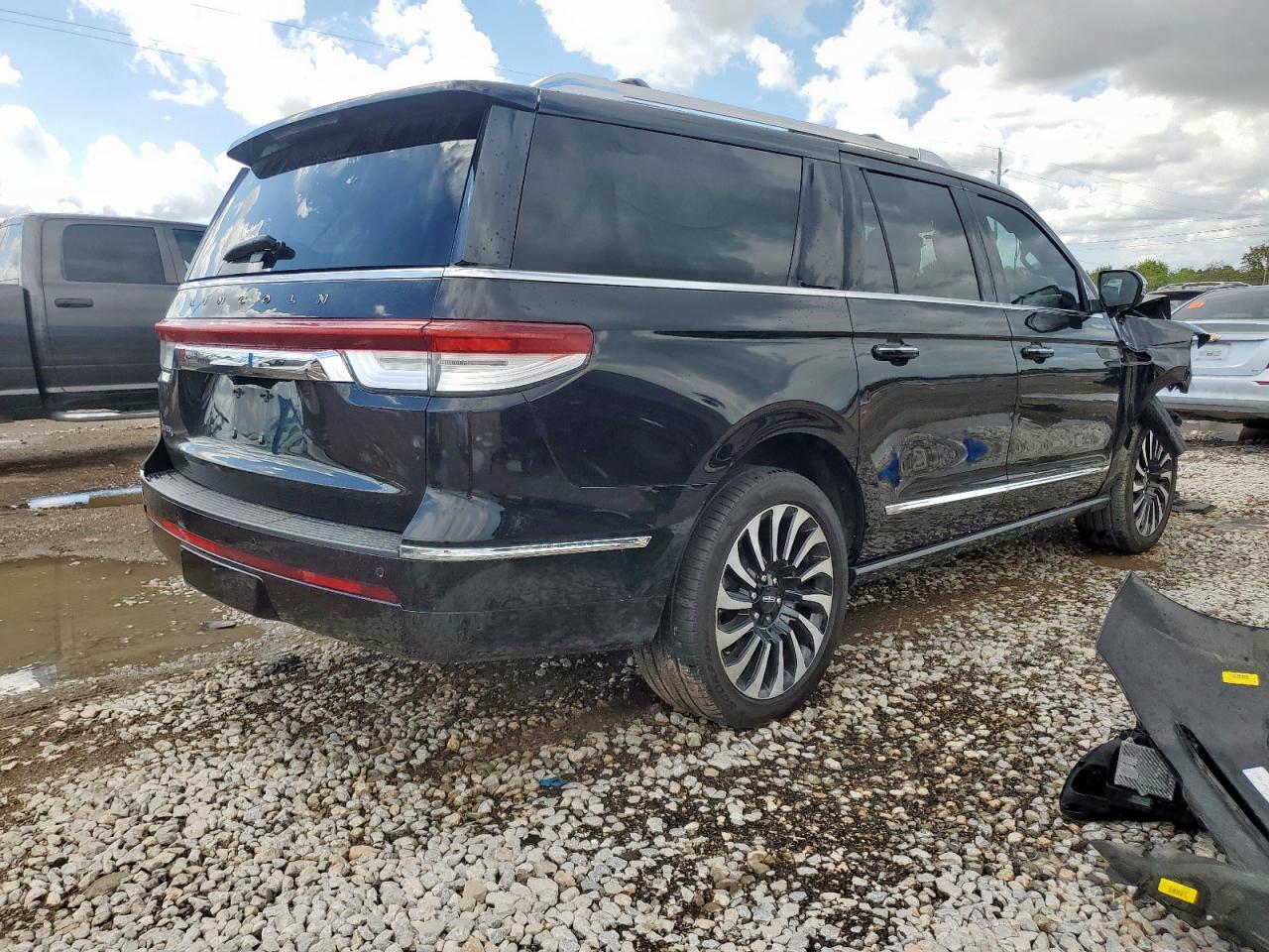 Lincoln Navigator L Black Label Image 5