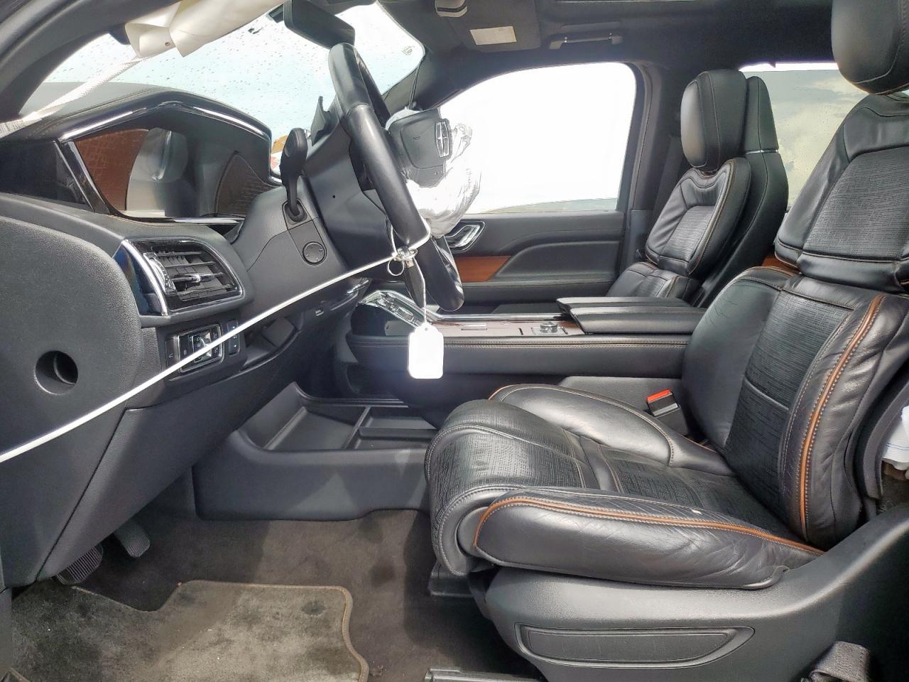 Lincoln Navigator L Black Label Image 8