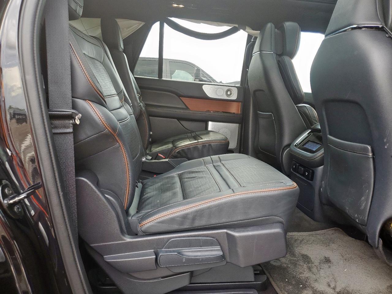 Lincoln Navigator L Black Label Image 14