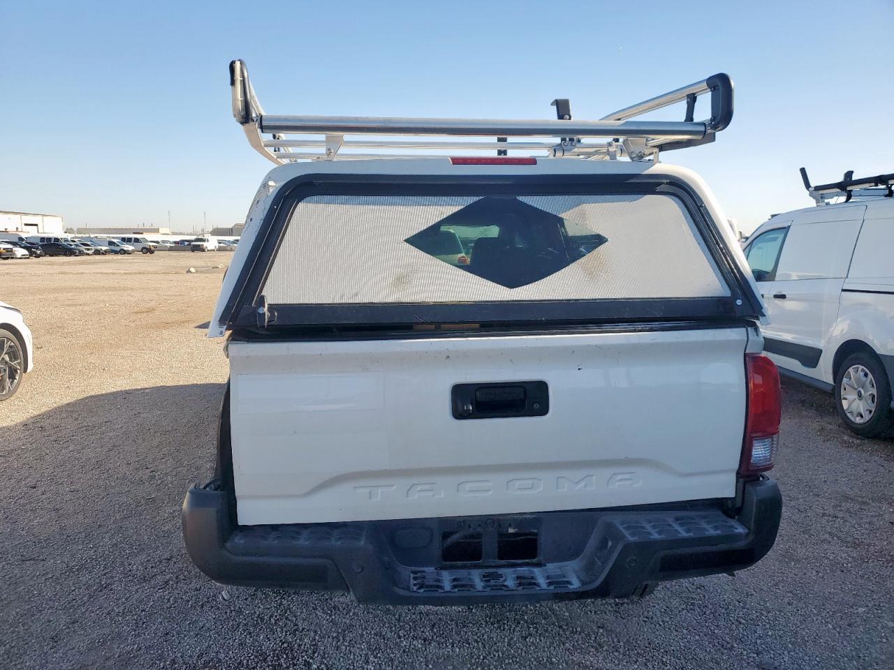 Toyota Tacoma Access Cab Image 3