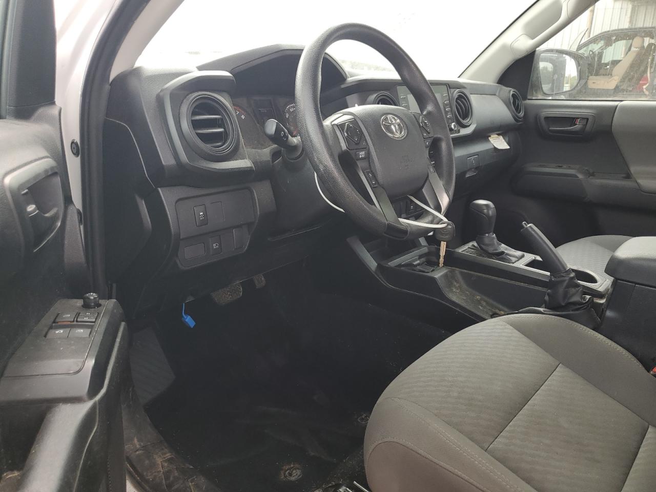 Toyota Tacoma Access Cab Image 4