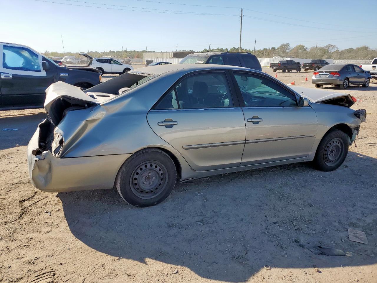 Toyota Camry Le Image 3