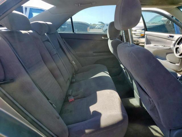 Toyota Camry Le Image 4