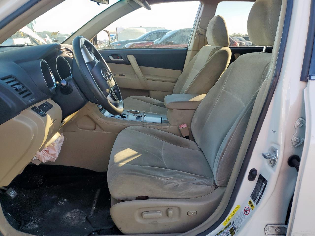 Toyota Highlander Base Image 7