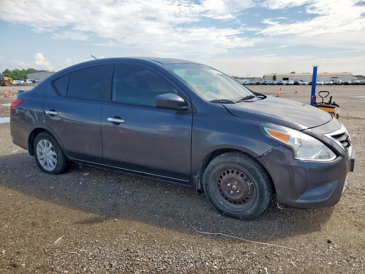 Nissan Versa S Image 3