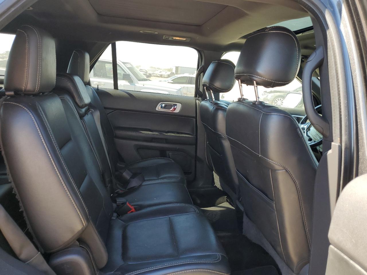 Ford Explorer Sport Image 8