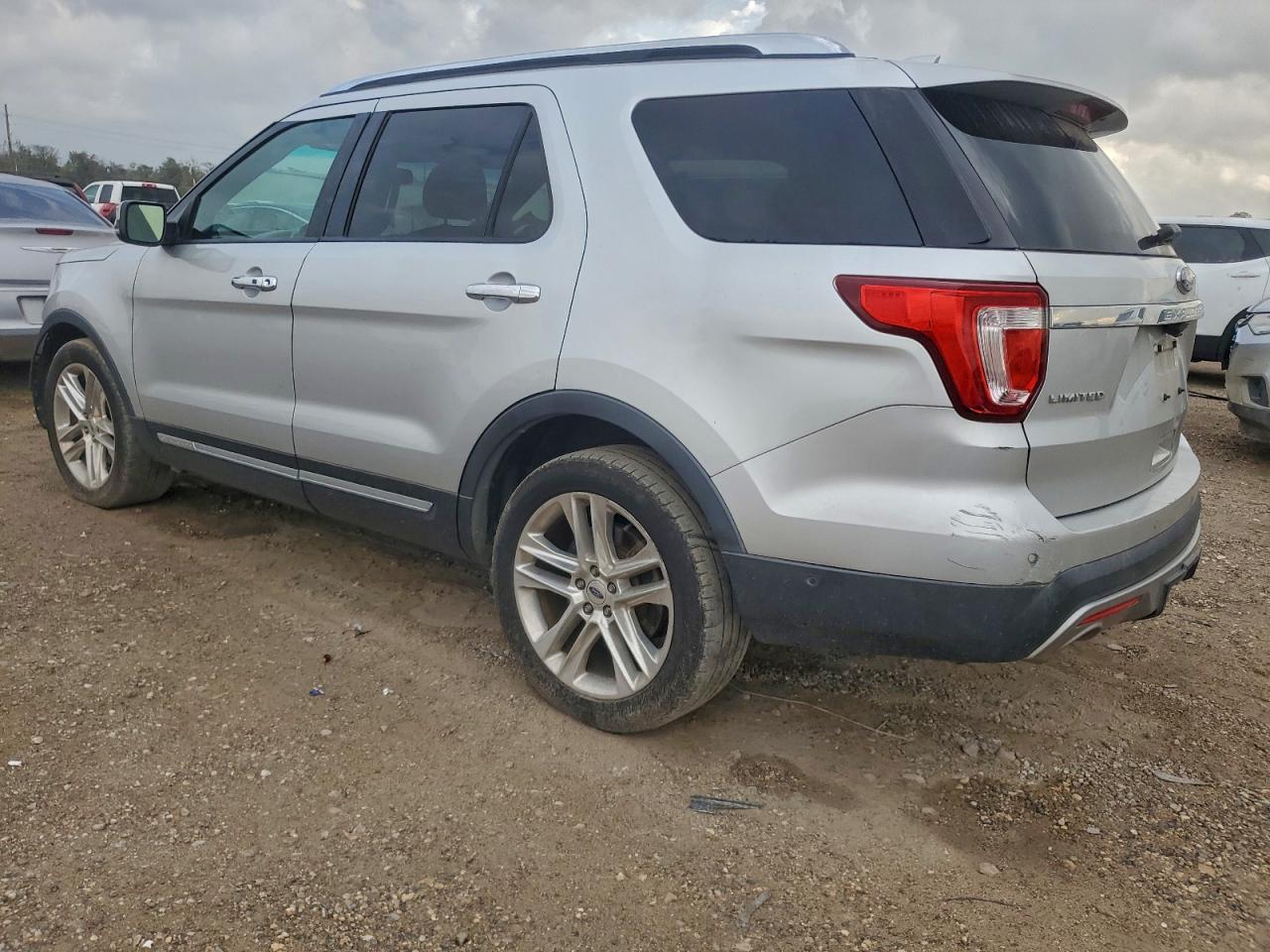 Ford Explorer Limited Image 3