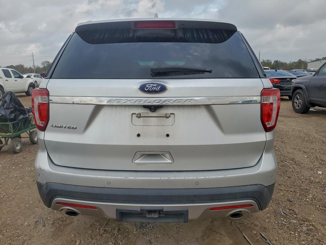 Ford Explorer Limited Image 11