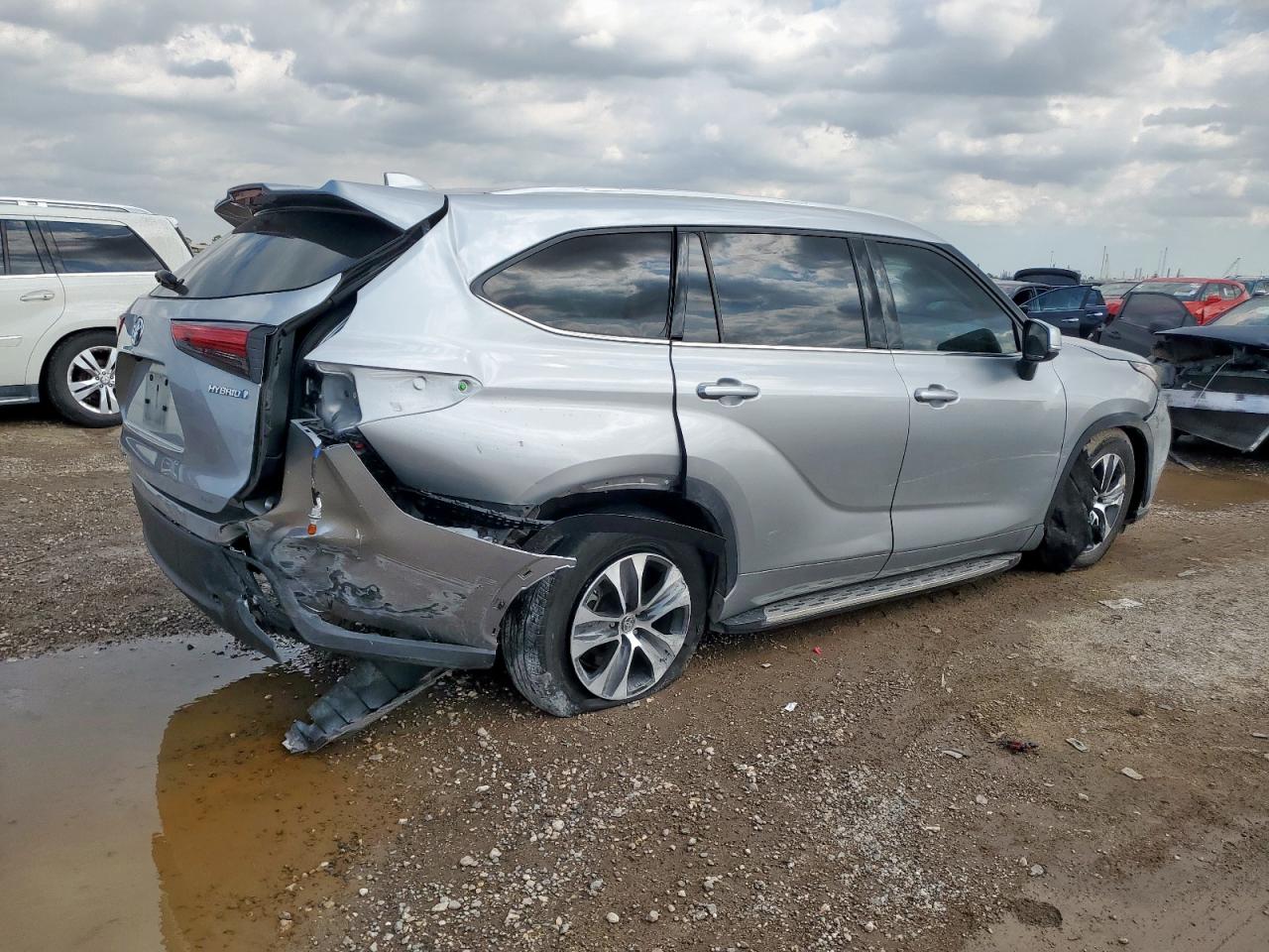 Toyota Highlander Hybrid Xle Image 3