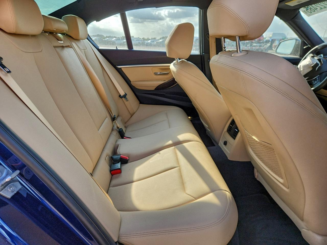 BMW 3 Series I Image 8