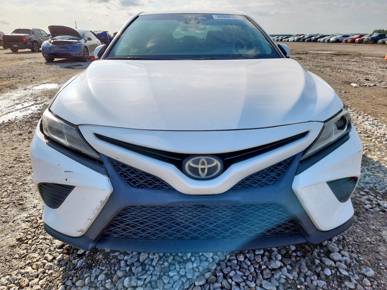 Toyota Camry L Image 3