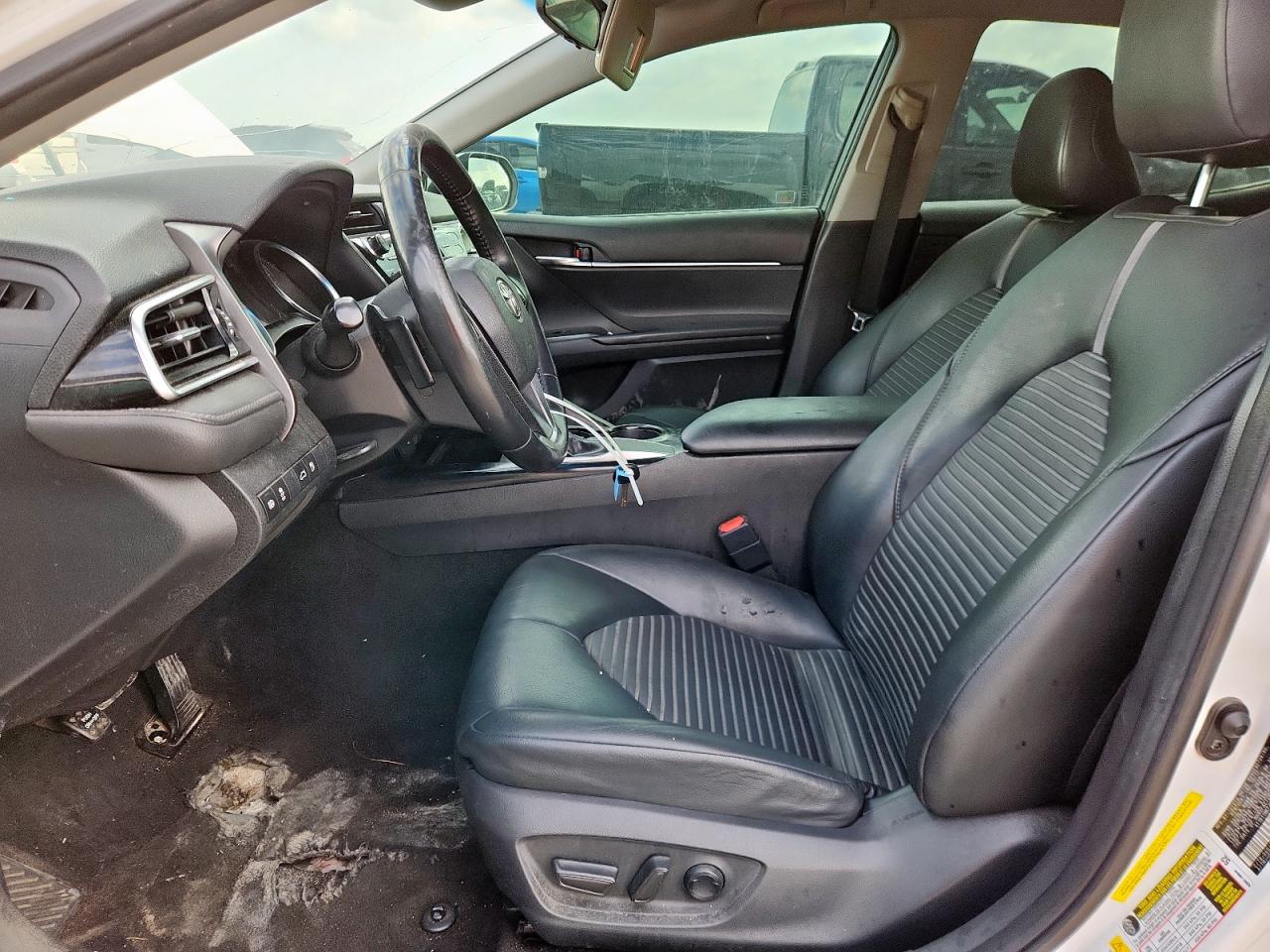 Toyota Camry L Image 5