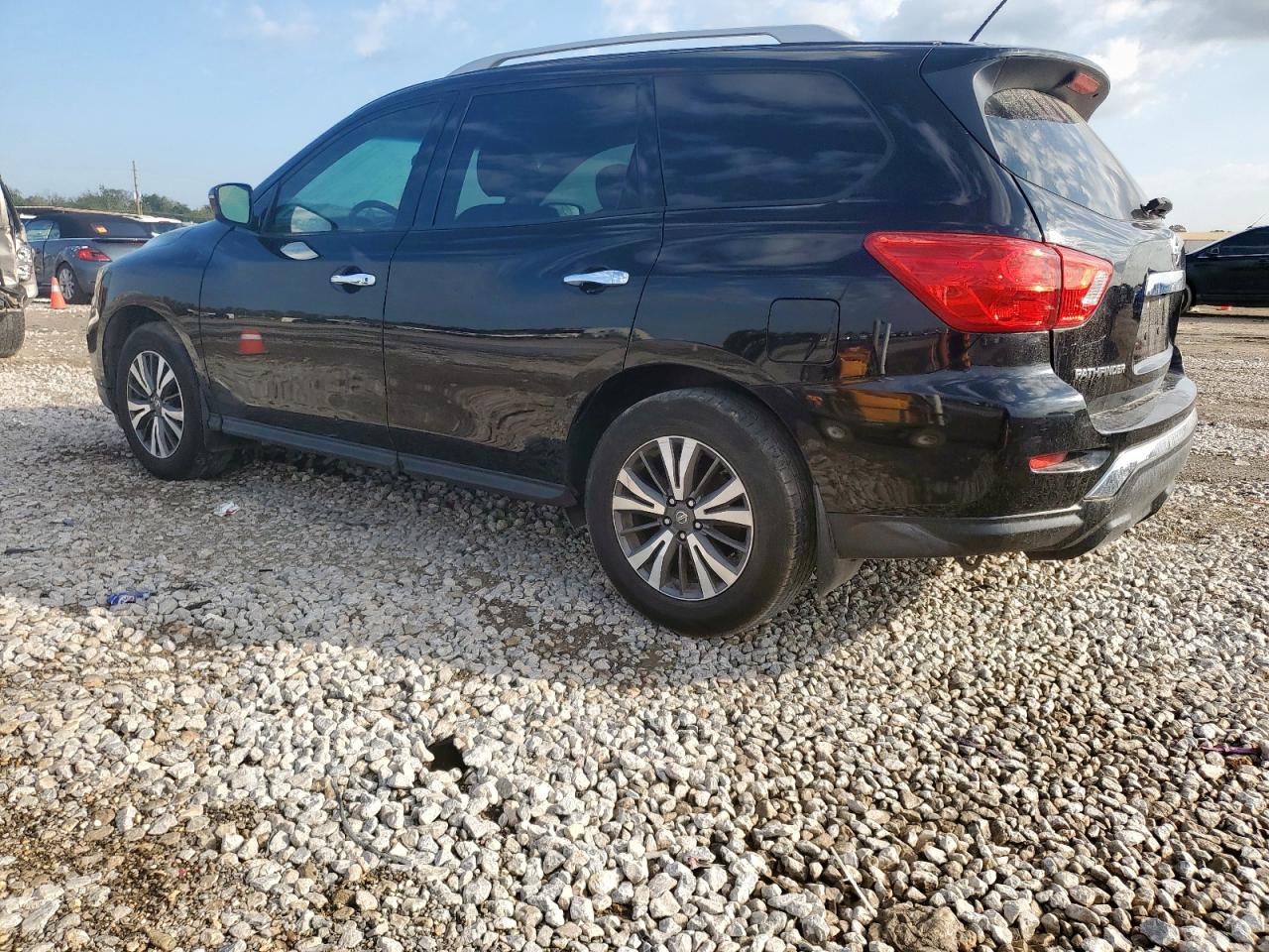 Nissan Pathfinder S Image 3