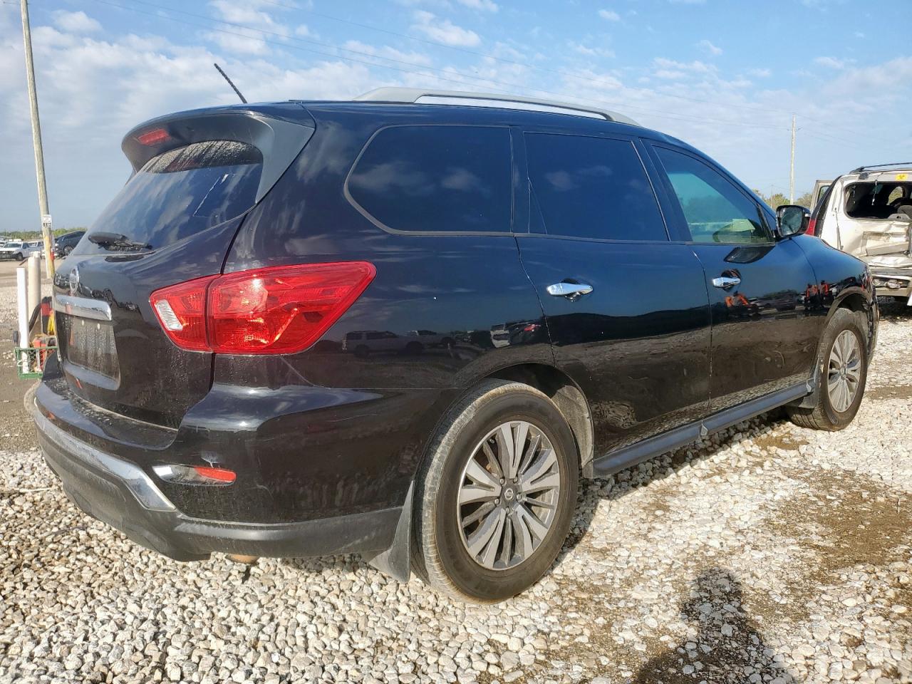 Nissan Pathfinder S Image 6