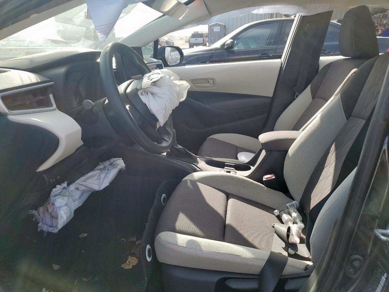 Toyota Corolla Le Image 8