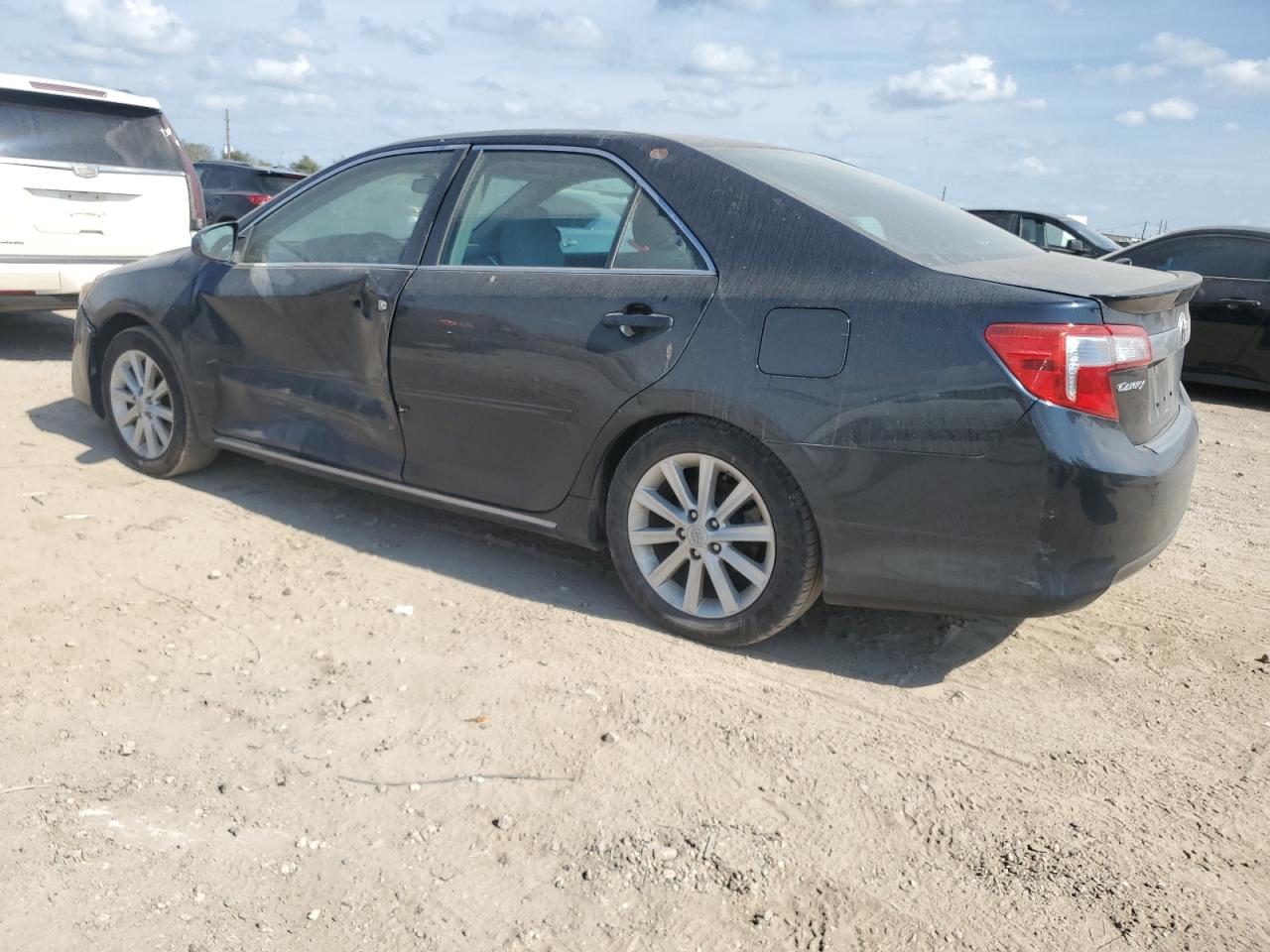 Toyota Camry Base Image 2